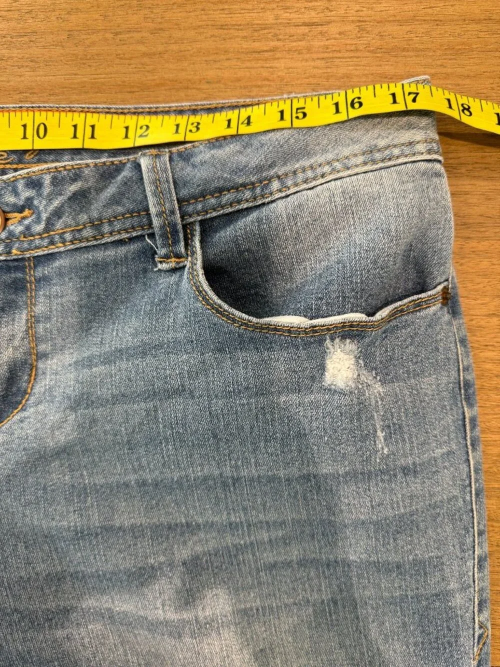 American Rag Capri Jeans | Medium Wash Blue | Size 9